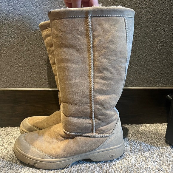 UGG boots - Picture 1 of 6